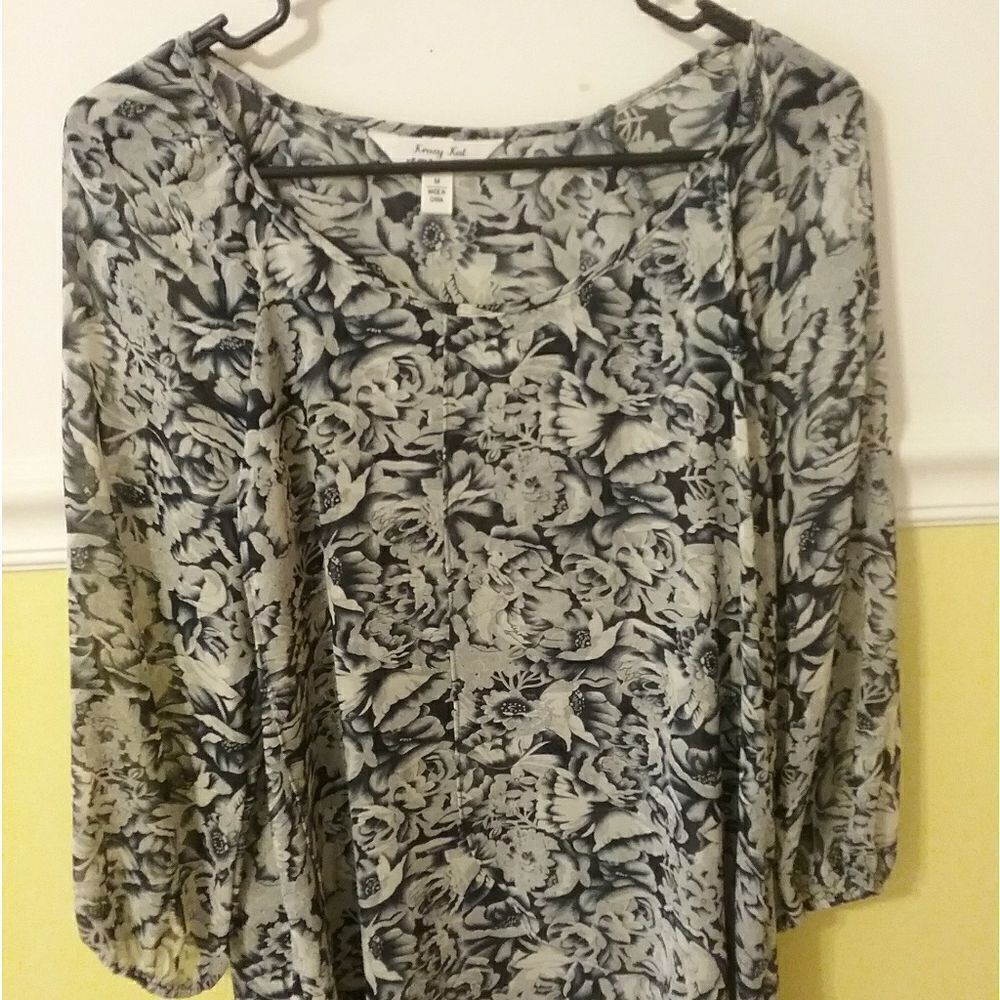KRAZY KAT TIERED FRONT LONG SLEEVE TUNIC. MEDIUM